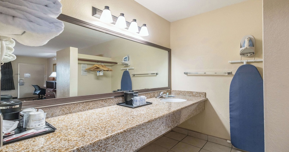 غرفة قياسية بسريرين كوين بمطبخ، Best Western Roseville Inn 3/4