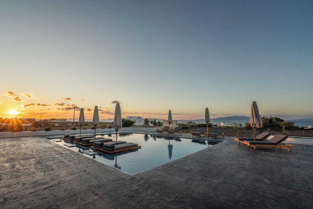 Volcanic Arc Santorini Suites 54/59