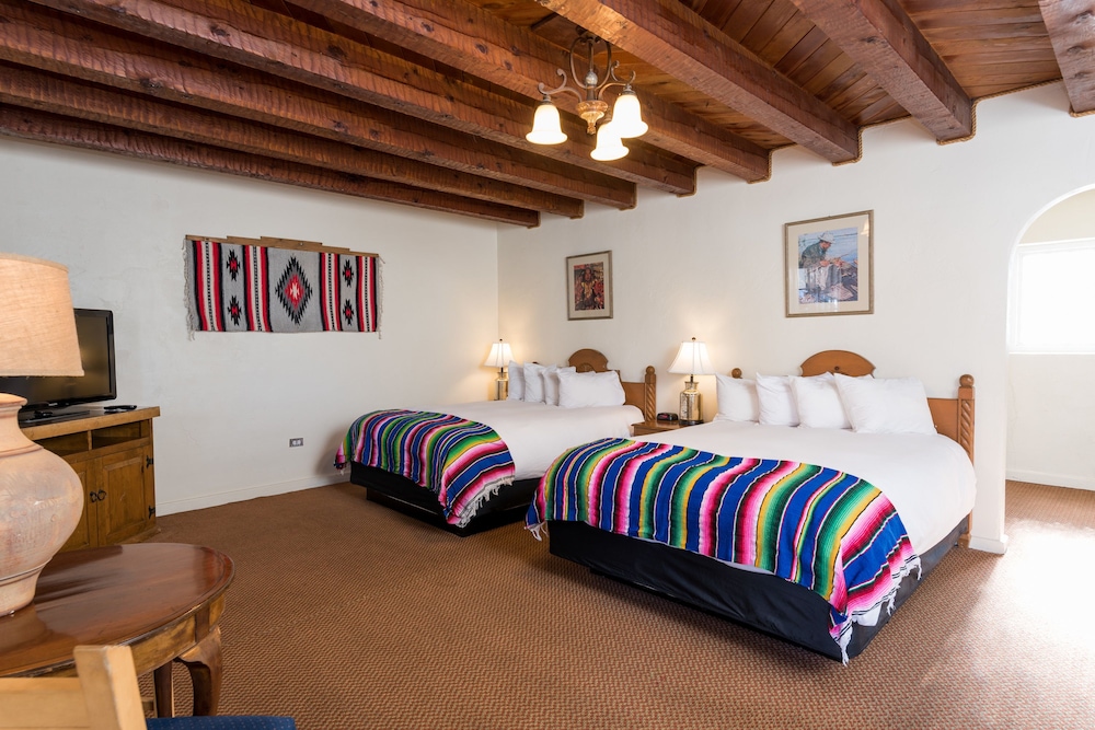 El Pueblo Lodge 31/71