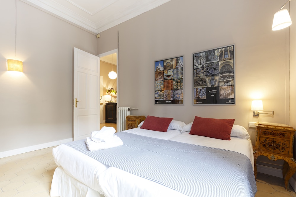 7 BEDROOMS, APARTMENT