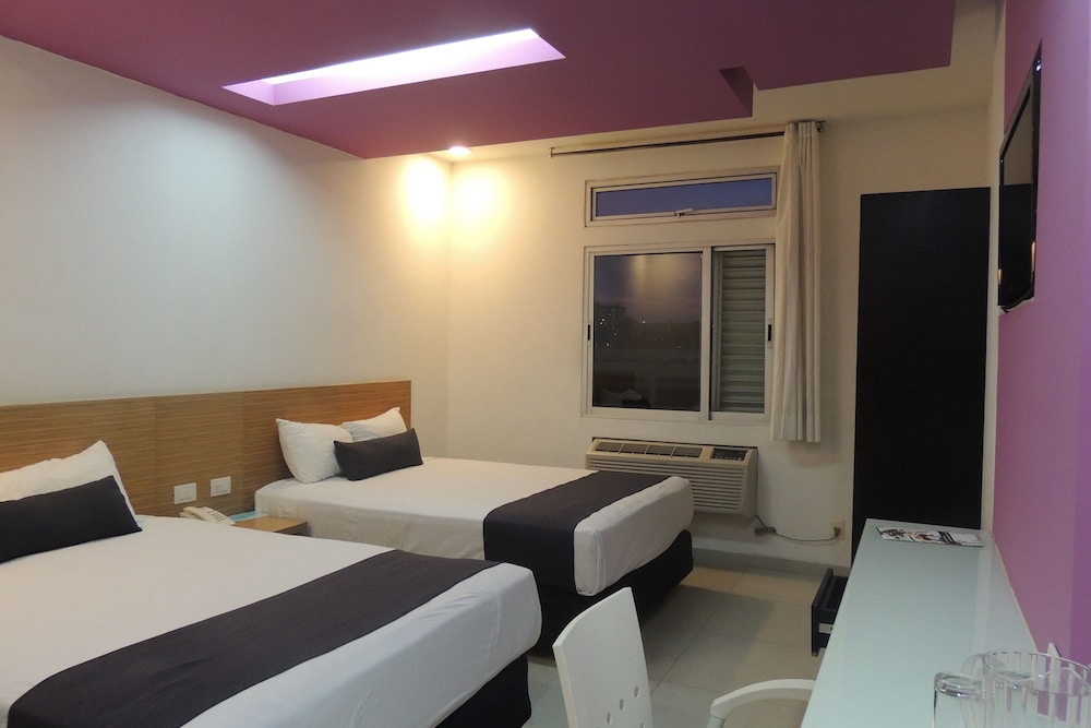 Nu Hotel 12/62