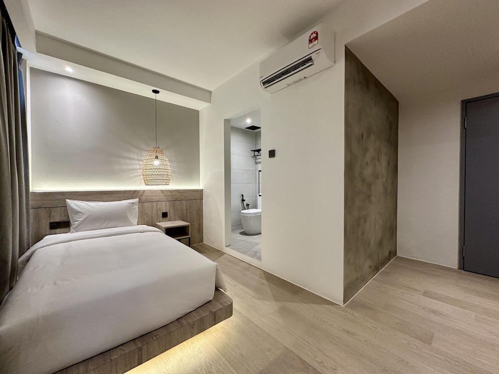 Theatre Hotel Kuching 12/16