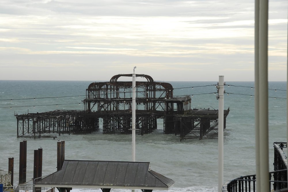 The Beach Hotel 40/48