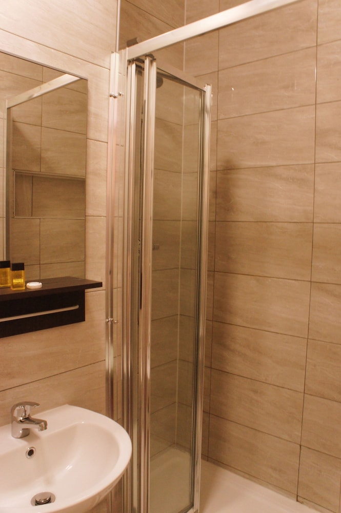 Plaza London Hotel 59/60