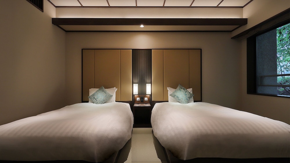 DELUXE, TWIN BEDS
