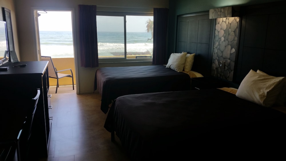 Driftwood Resort 32/70