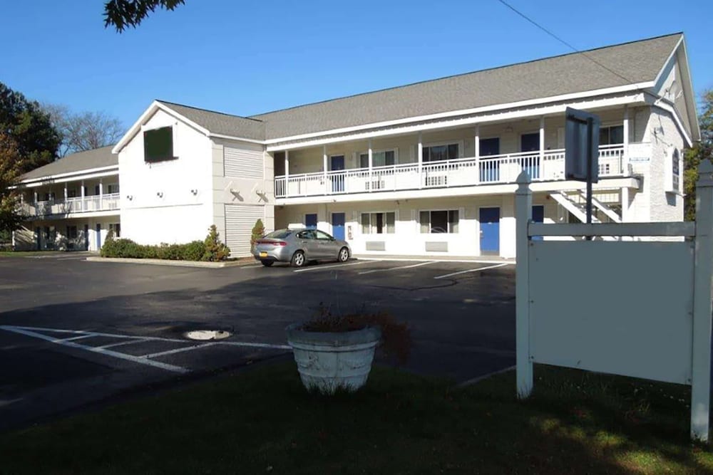 Super 8 by Wyndham Albany 46/51