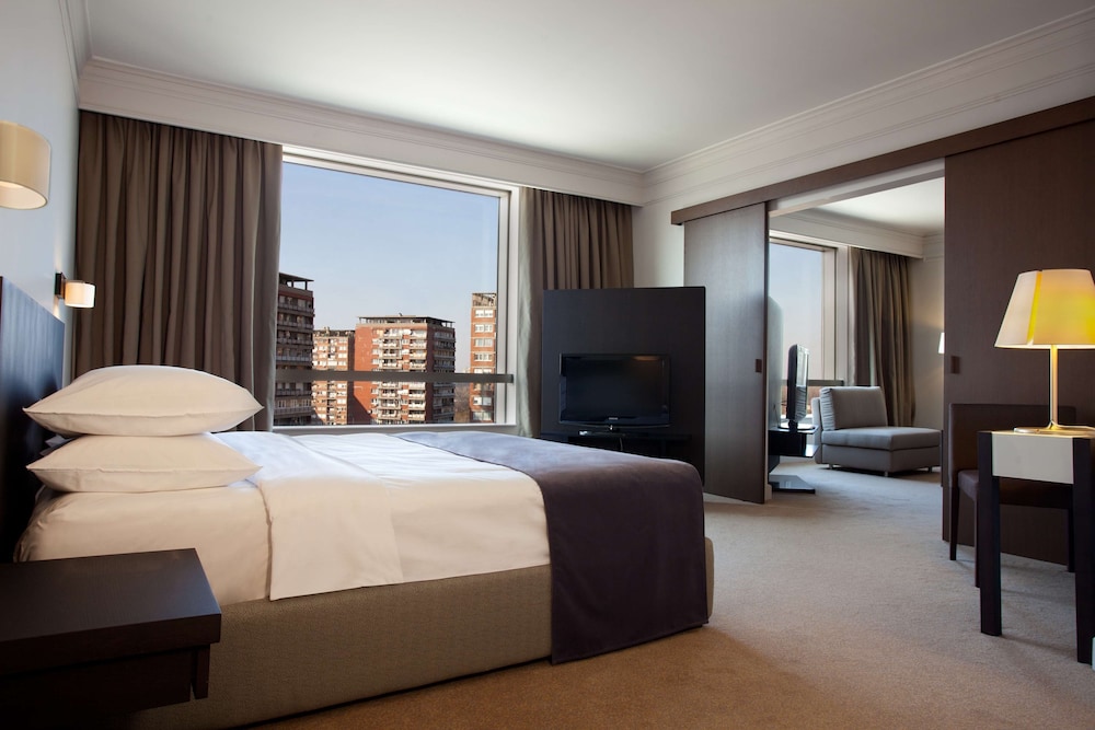 HYATT REGENCY BELGRADE 24/76