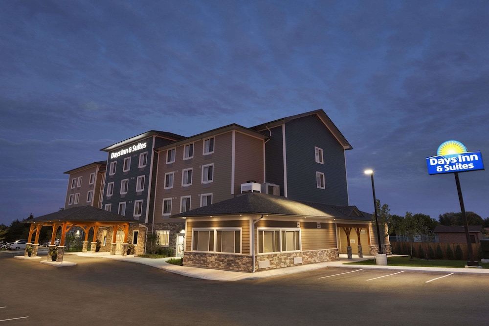 Days Inn & Suites By Wyndham Lindsay 1/43