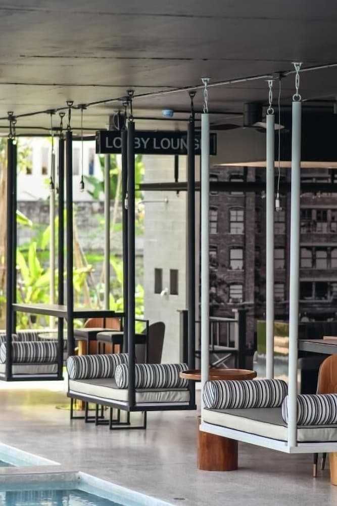 BOOK Design HOTEL -SHA Extra Plus 4/50