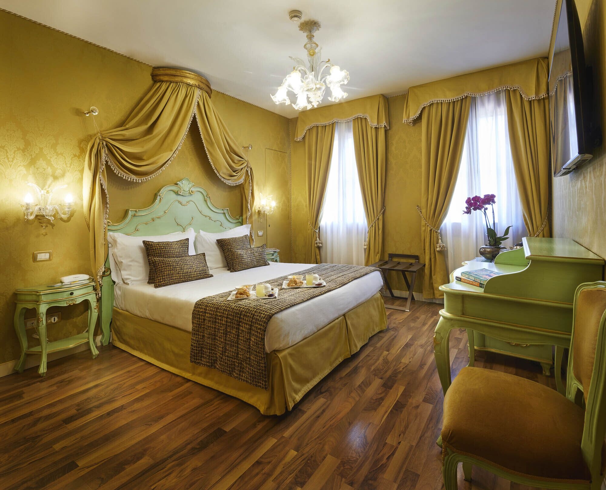SUPERIOR, DOUBLE BED