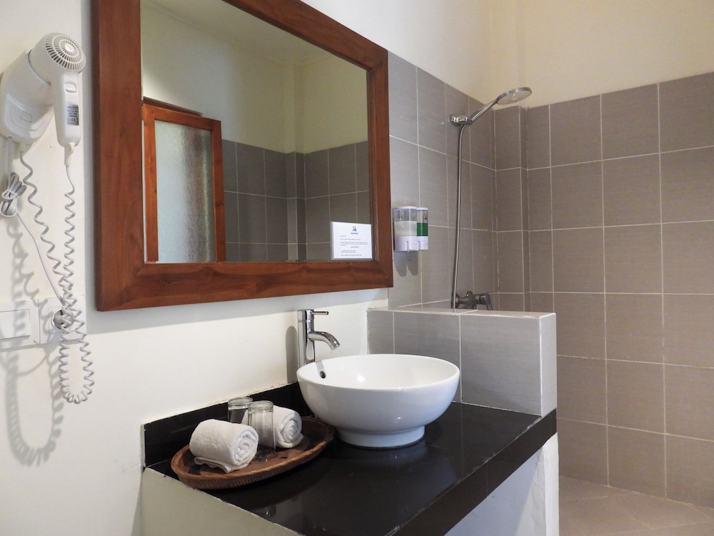 Puri Sari Beach Hotel 45/50