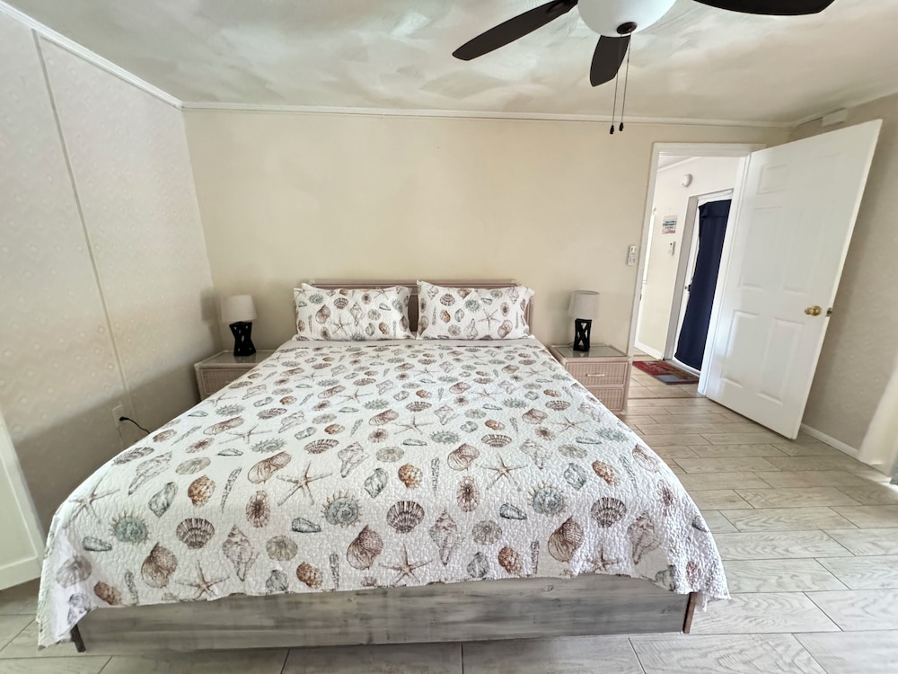 Tropical Villas of Venice Beach 17/71