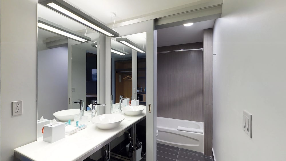 Aloft Miami Brickell 9/49