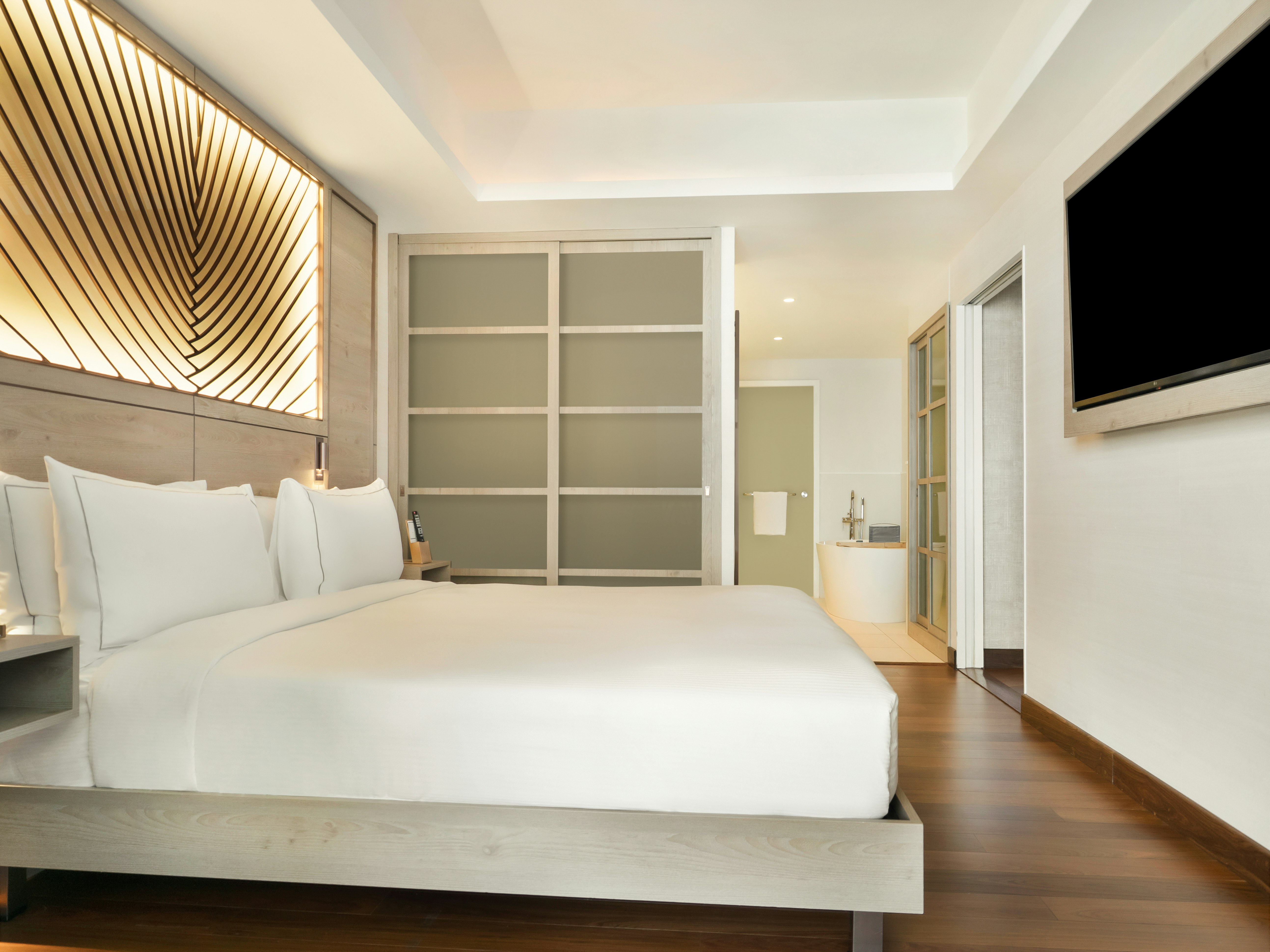 2 Bedrooms, Suite, King Bed, Ocean View, Hilton Hotel Tahiti 3/10