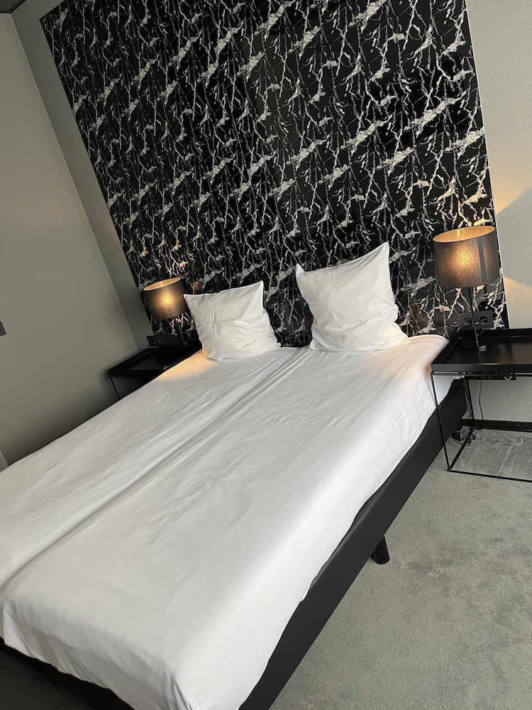 BOUTIQUE HOTEL GLOW 11/40