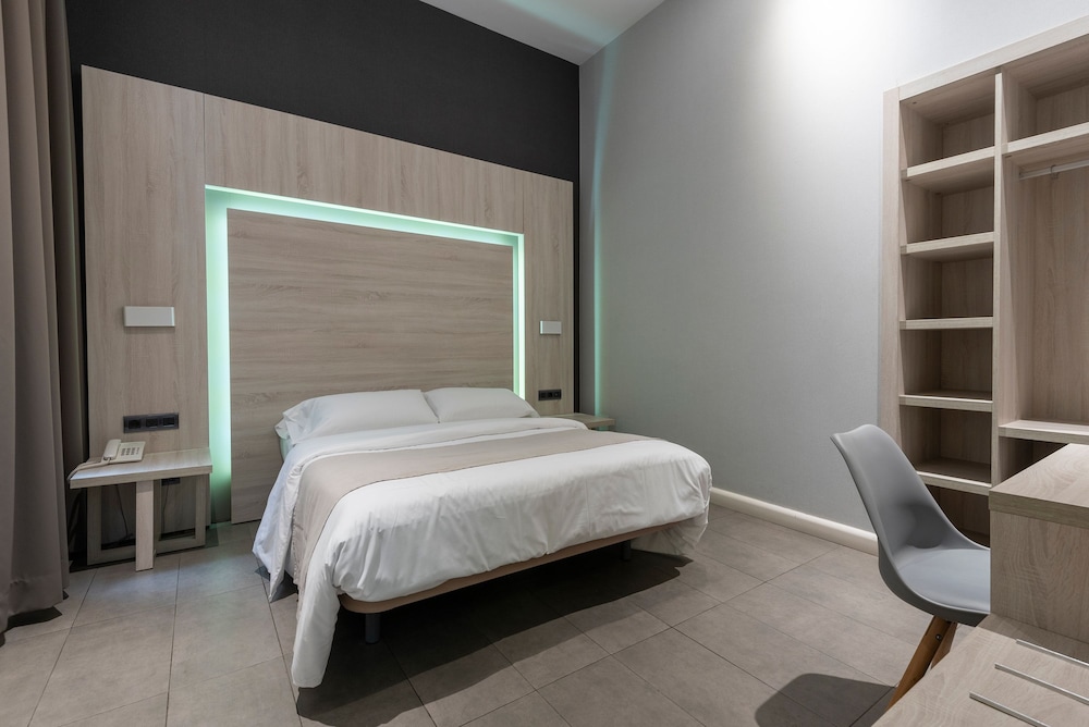 Hostal Plaza Goya Bcn 17/32