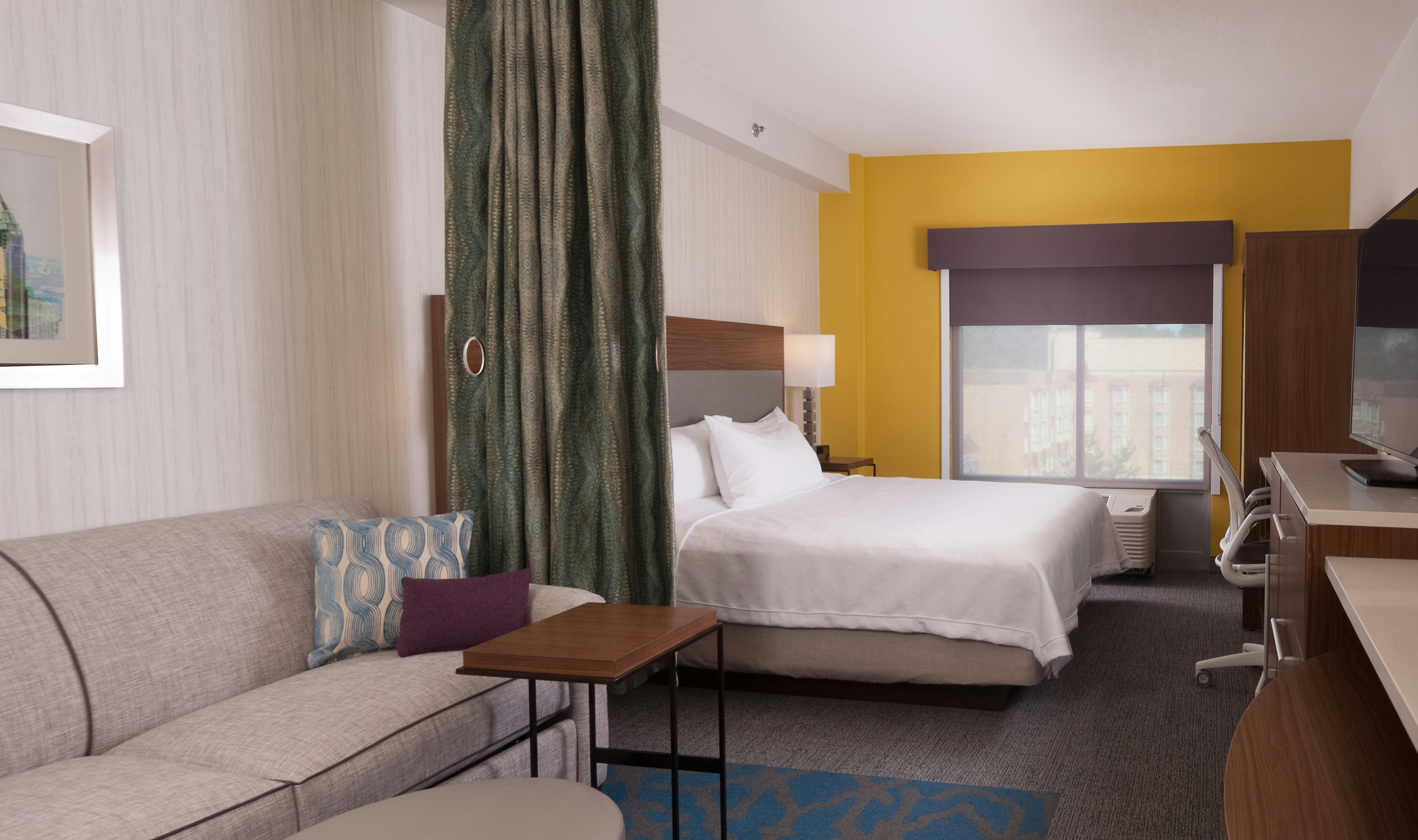 STUDIO, SUITE, KING BED