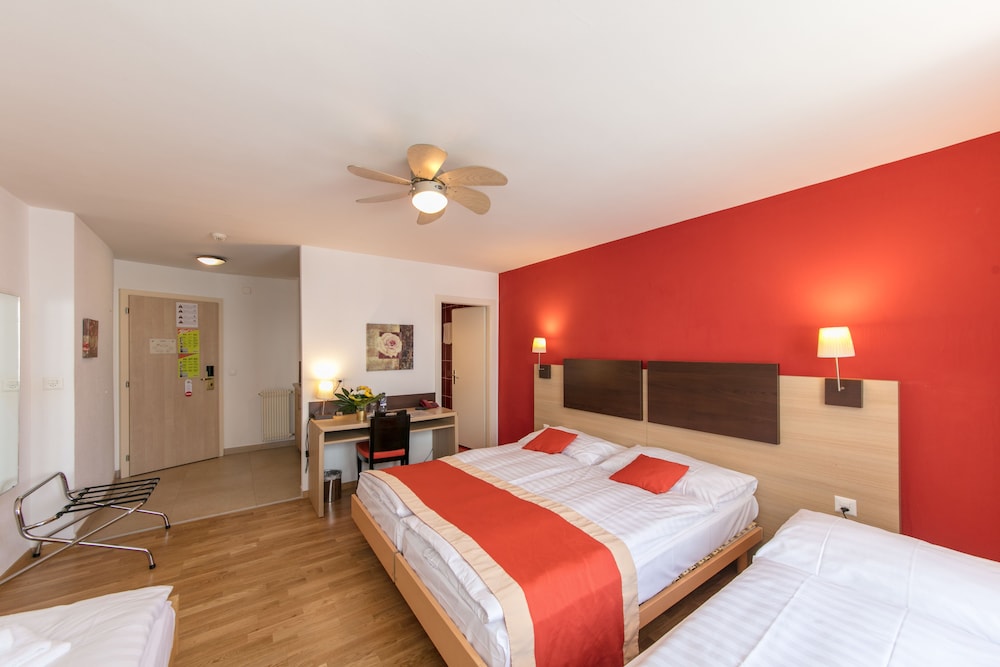 HOTEL BON PORT 9/40