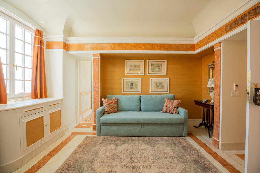 Estoril Vintage Hotel 7/64