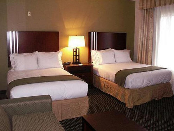 Holiday Inn Express Hotel Suites Indianapolis East 27/75