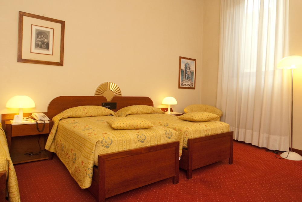Roma Hotel 45/89