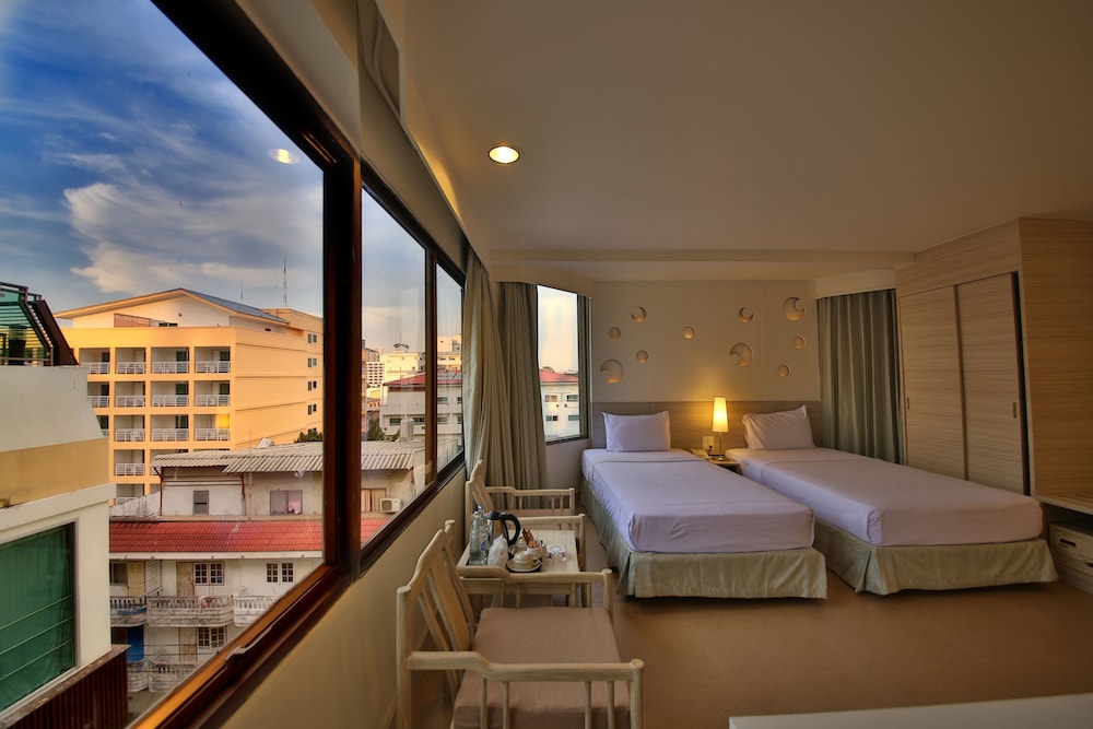 Sunshine Hotel and Residences 37/65