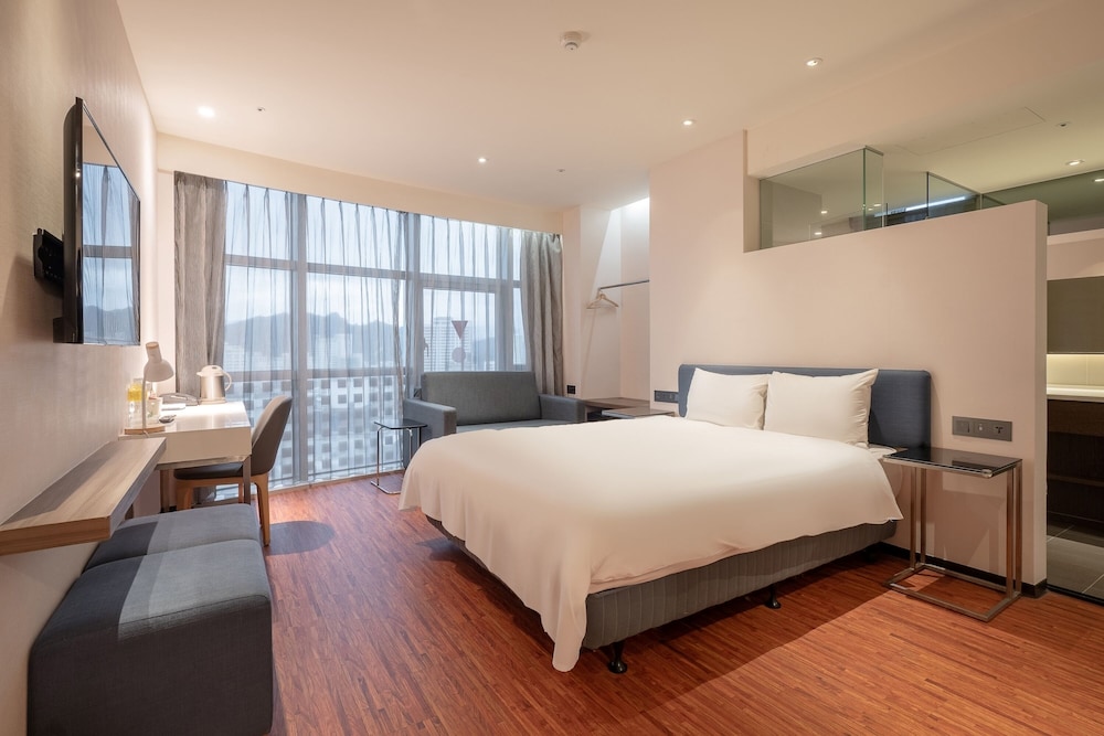 DELUXE, SUITE, DOUBLE BED