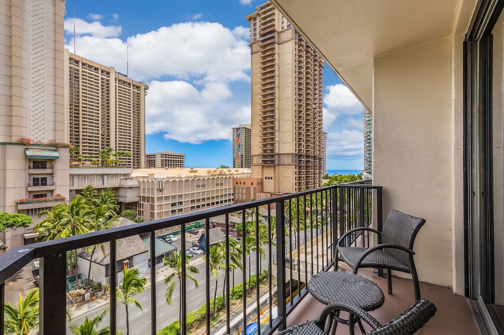 Castle Palms at Waikiki 50/60