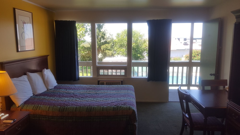 Motel Oasis Inn 23/56