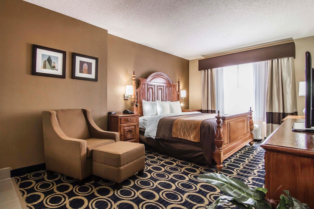 Quality Inn & Suites I-35 E-Walnut Hill 35/41