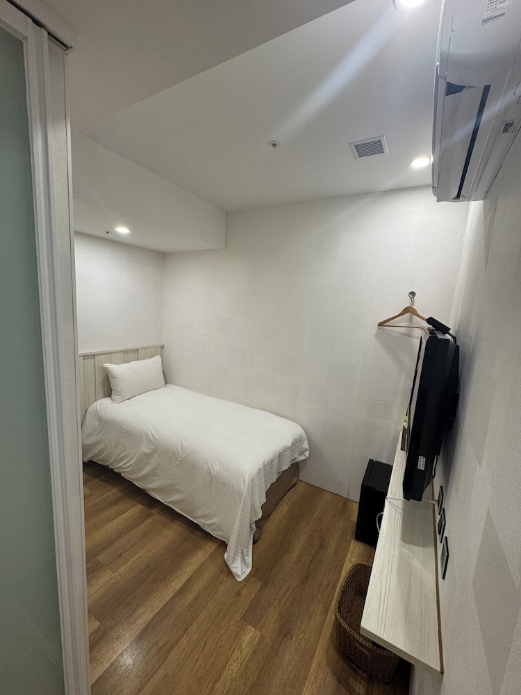 Apause-Inn 32/50