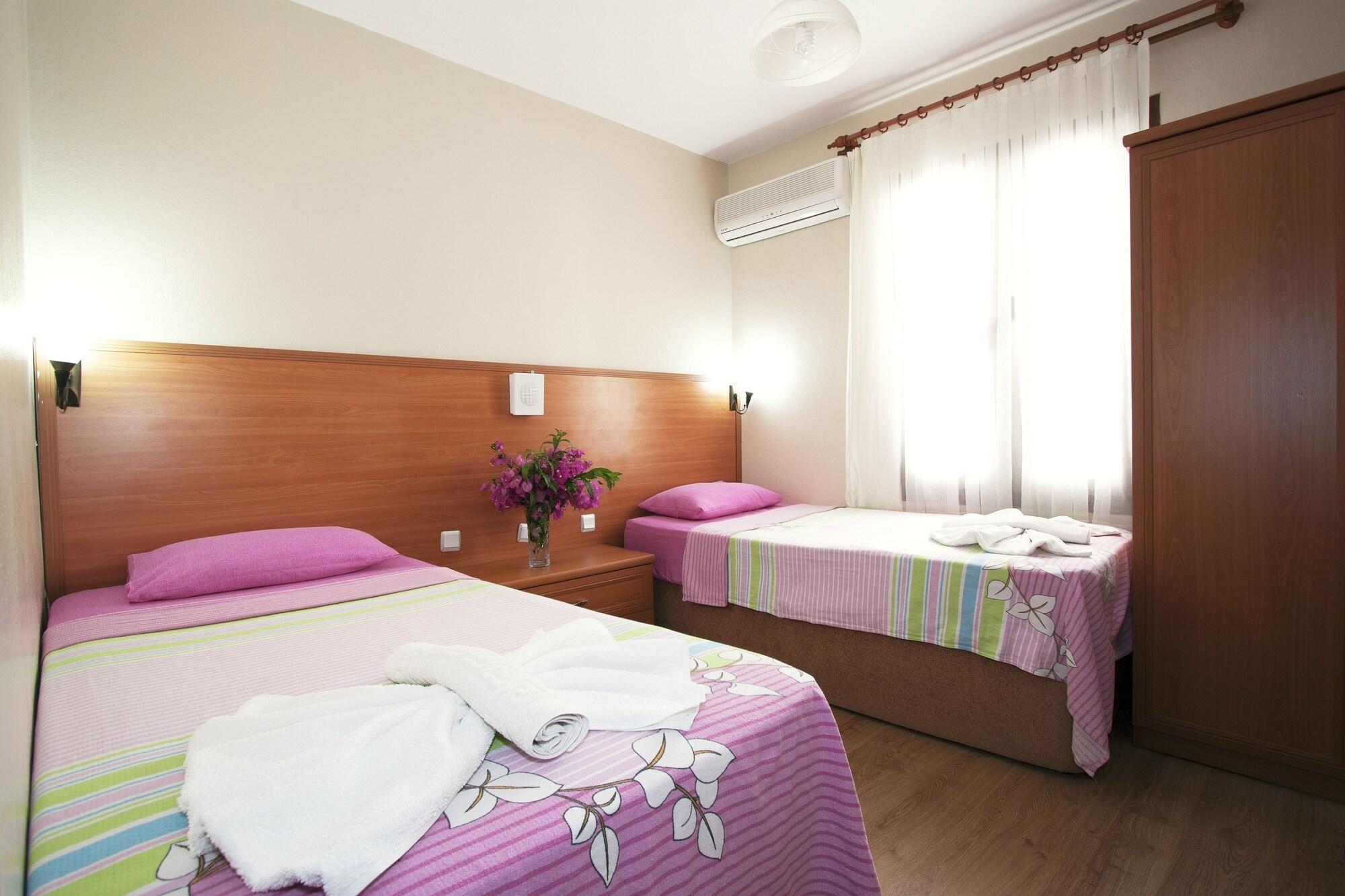 Yalcin Hotel 15/63