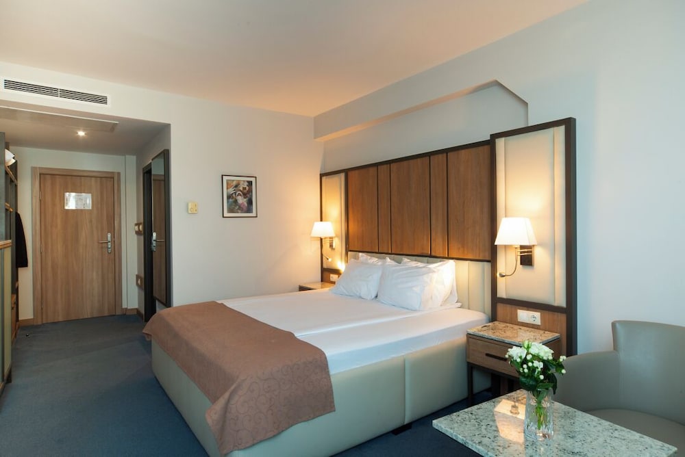 Deluxe, Twin Beds