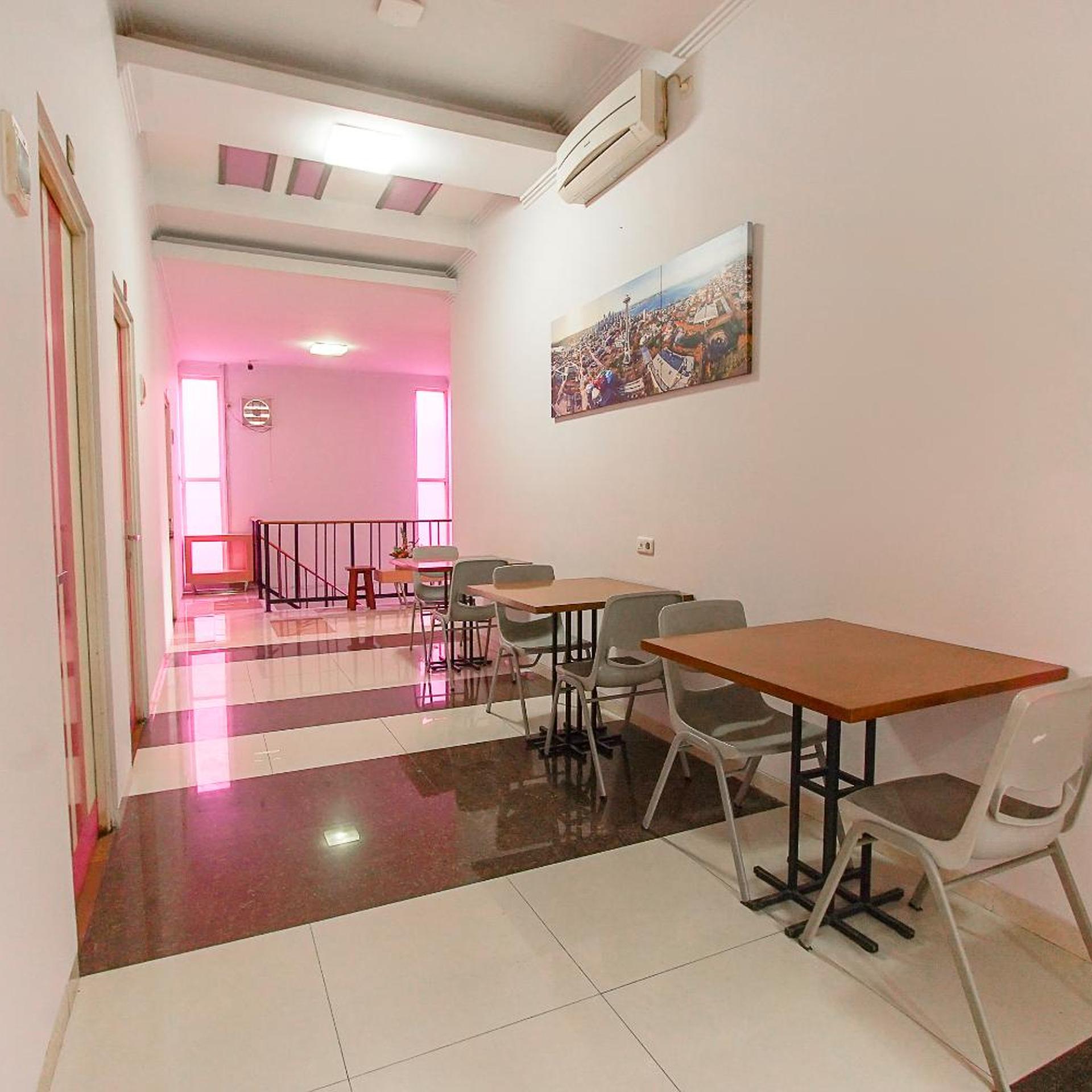 OYO 3808 Fif fa Hotel Kauman 40/56