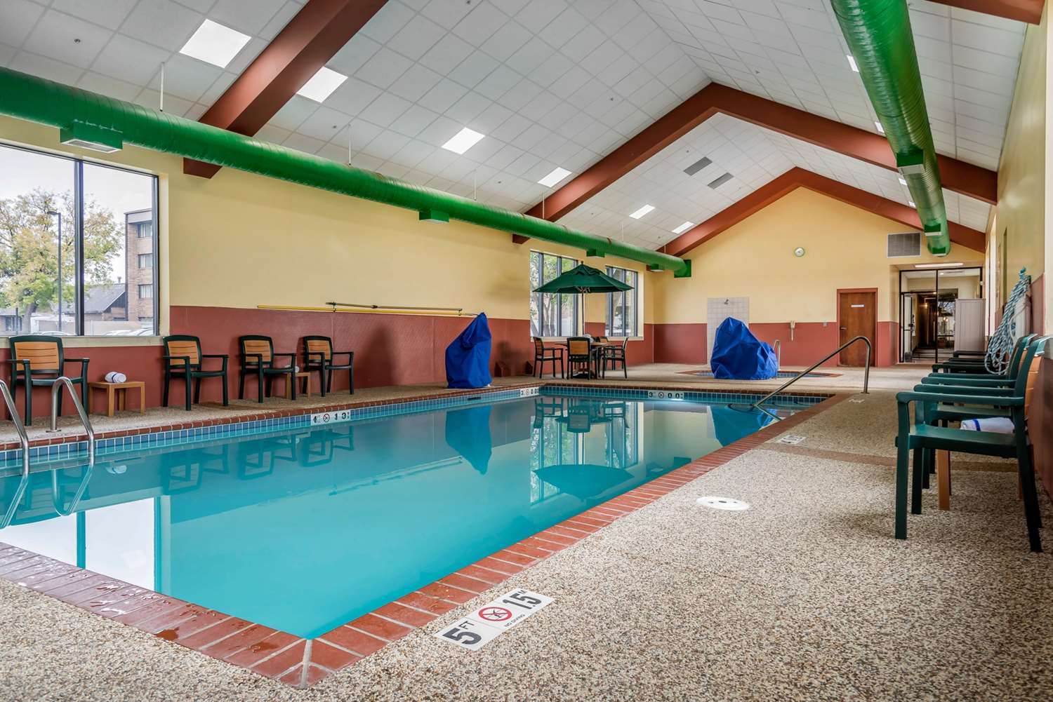 Quality Inn & Suites Mall of America - MSP Airport 23/38