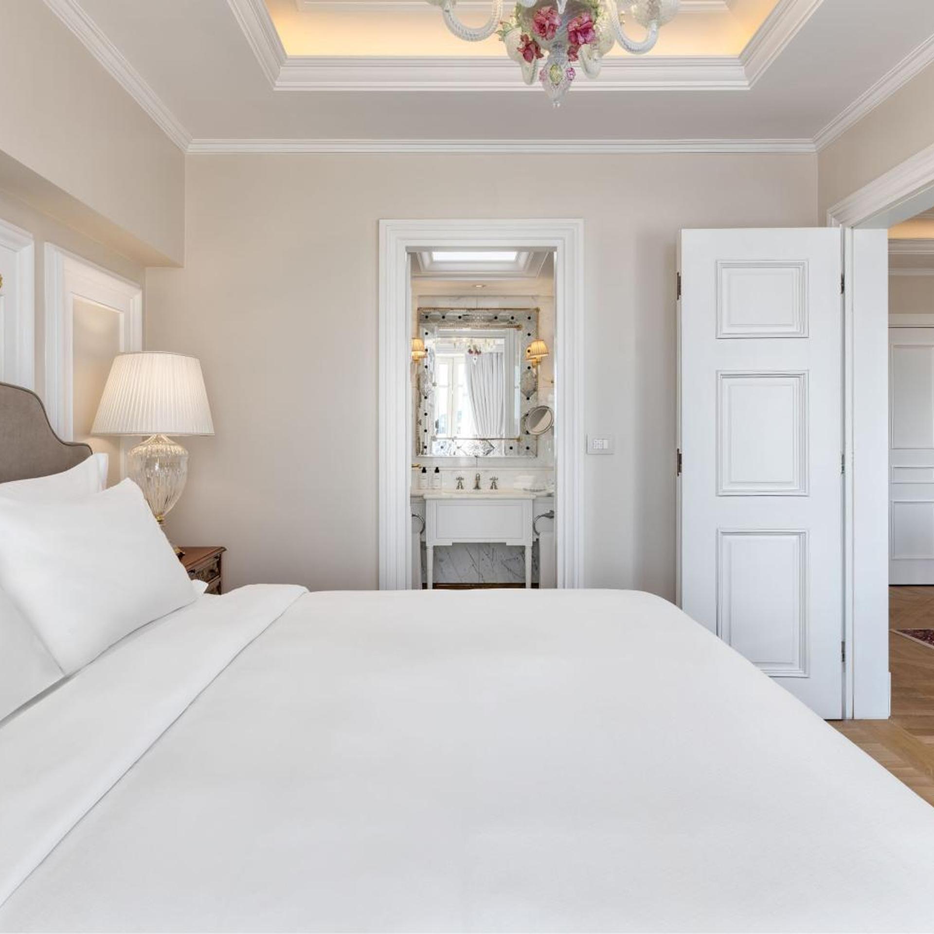 1 Bedroom, Executive, Suite, King Bed, Acropolis View, City View