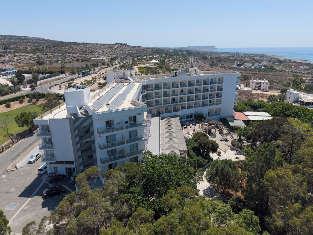 Marina Hotel 7/68