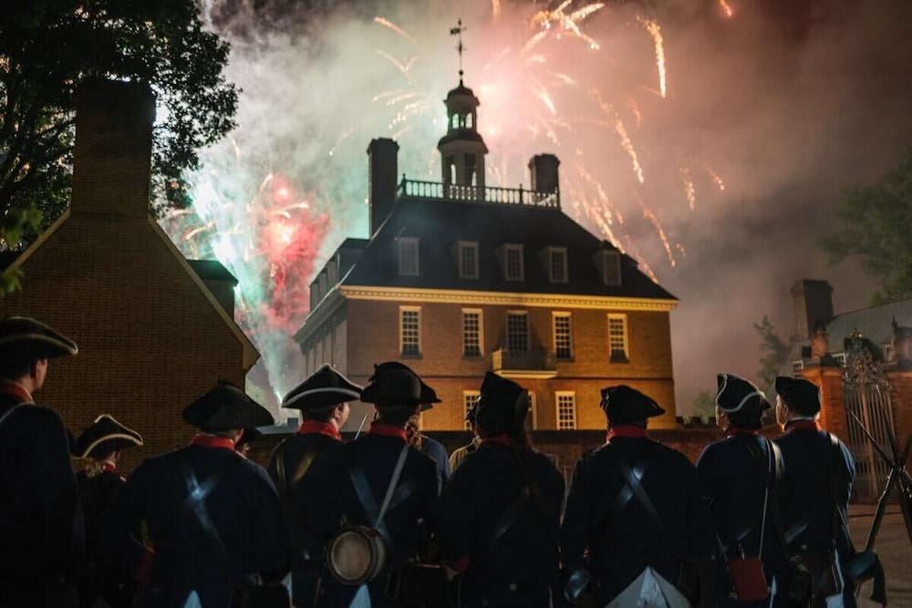 The Colonial Houses - A Colonial Williamsburg Hotel 8/66