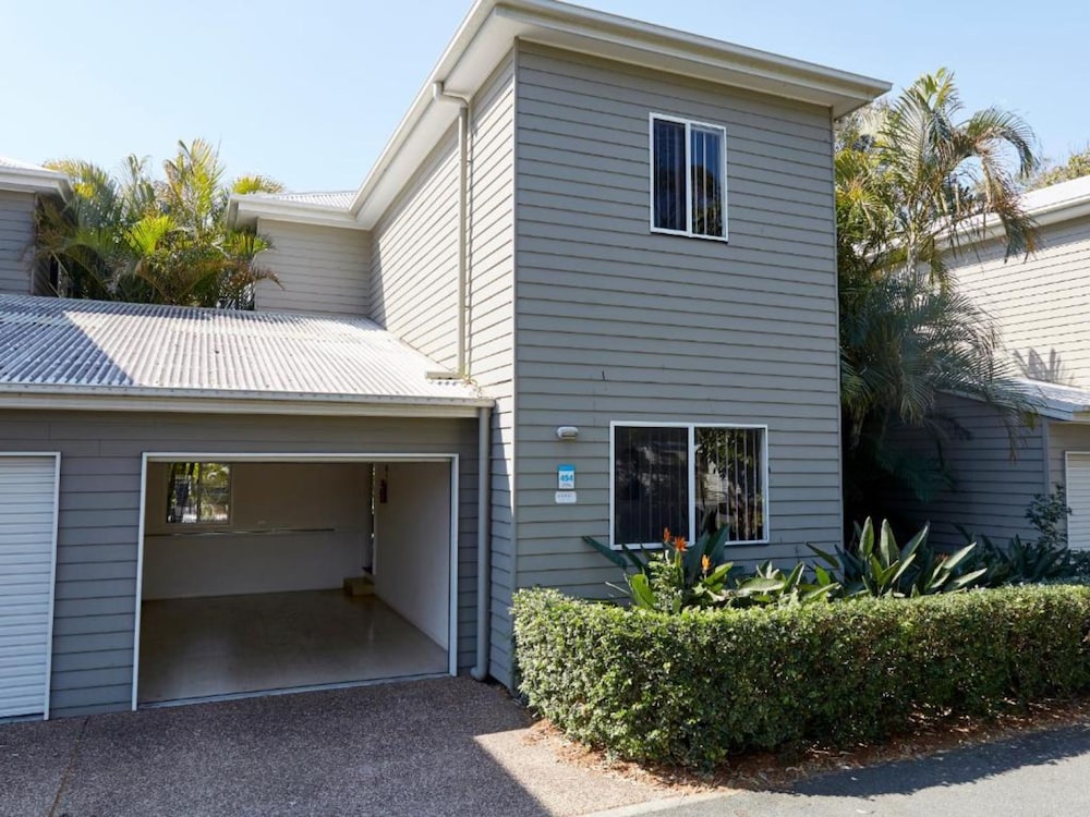 NRMA Treasure Island Holiday Resort 11/74