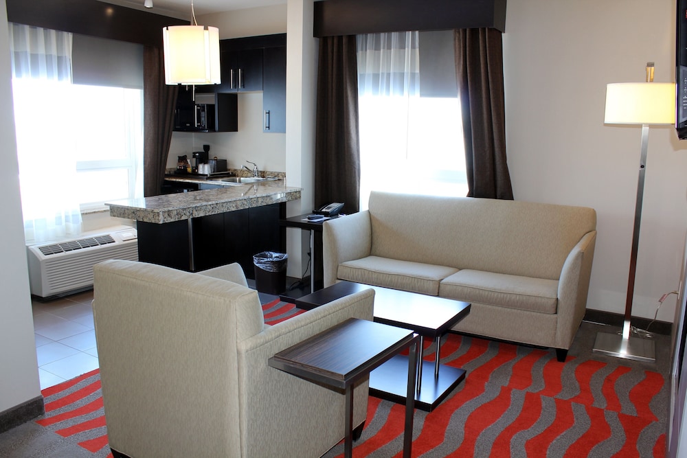 Chateau Inn and Suites Bonnyville 24/42