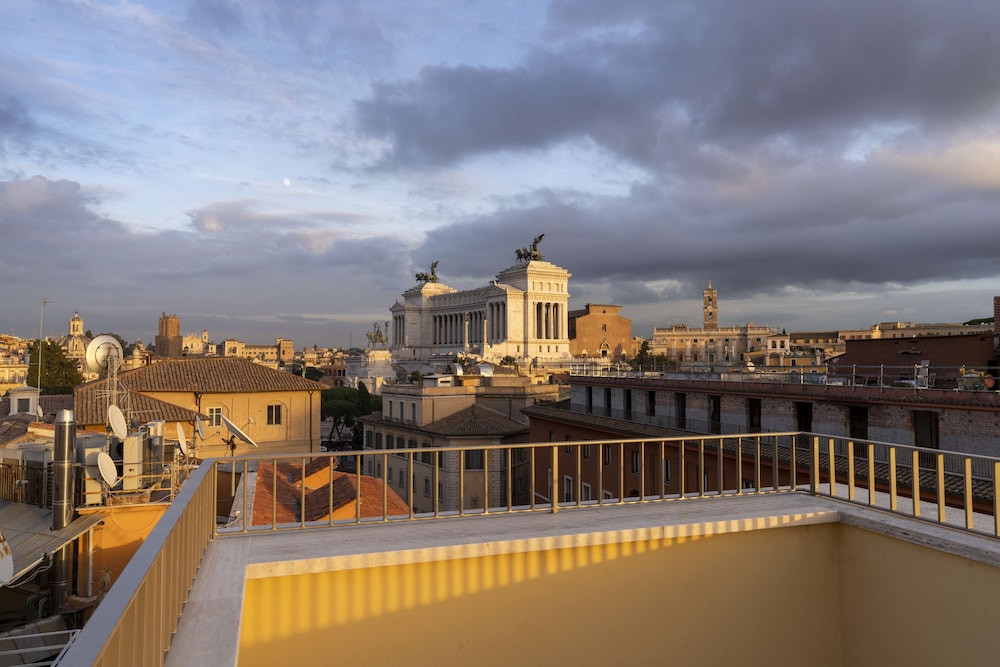 Radisson Collection Hotel, Roma Antica 45/50