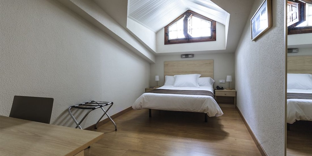 Los Guardeses Hotel 7/50