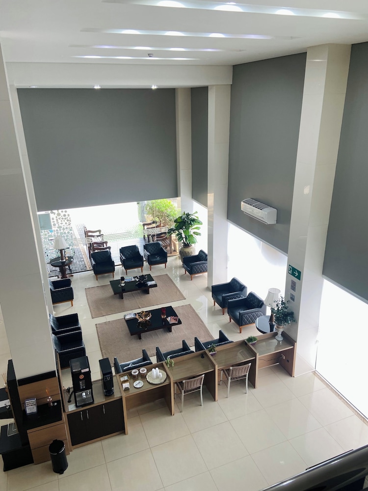 Thomasi Hotel 35/39