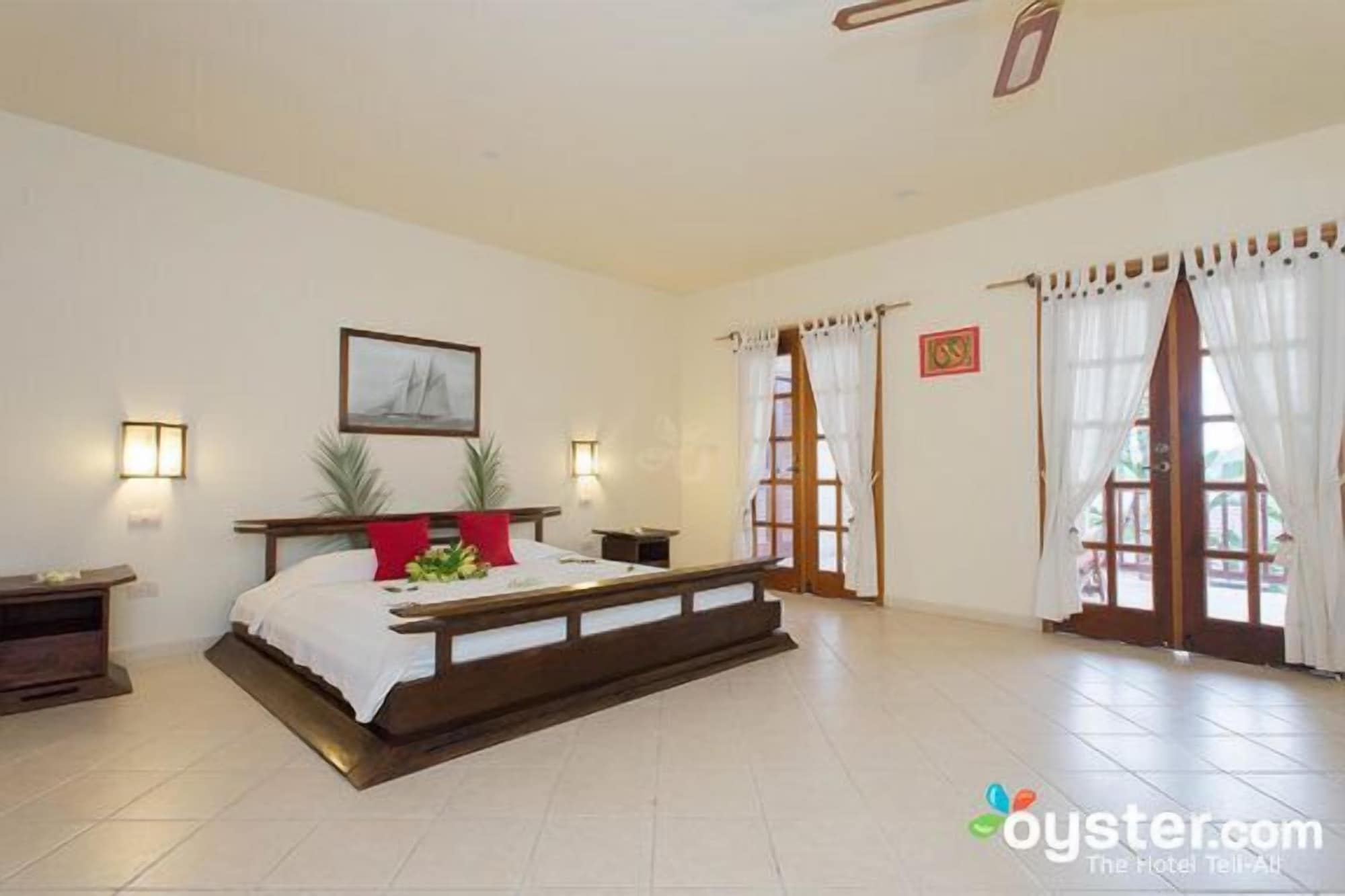 1 BEDROOM, EXECUTIVE, SUITE, MARINA VIEW, KITCHEN