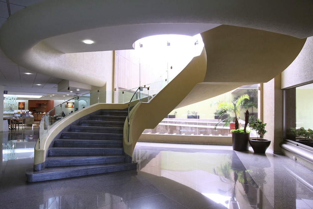 Hotel Mirage 2/68