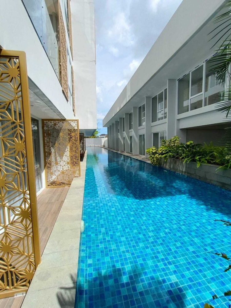 Sunday Hotel Arshika Sunset Road 58/60
