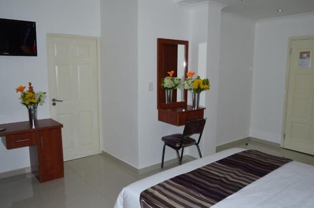 The Royal Ushaka Hotel 11/16