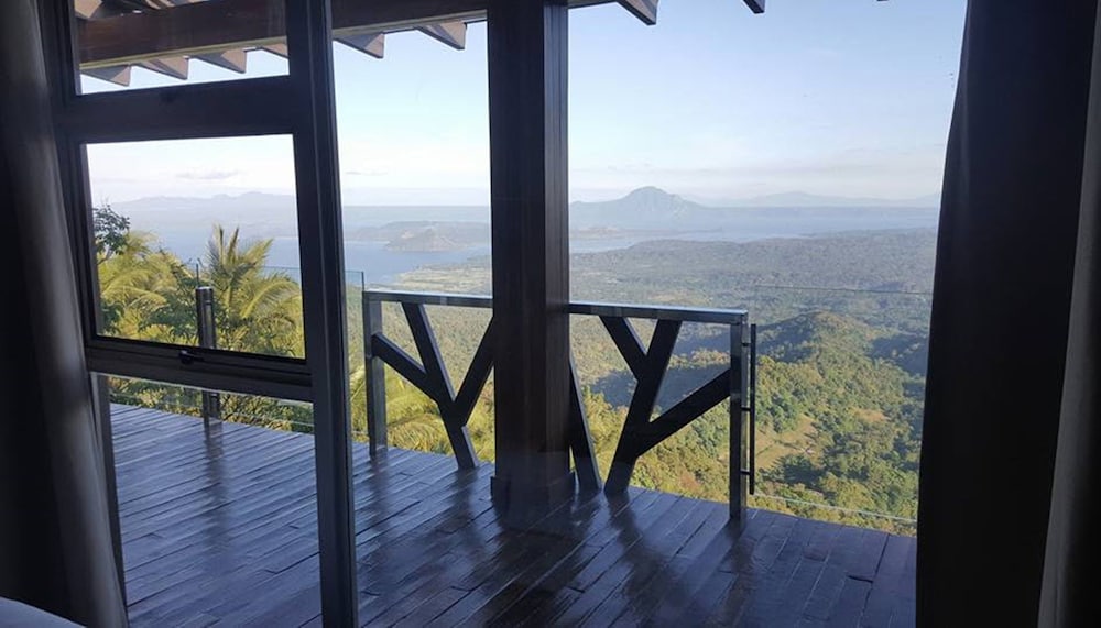 The Oriental Luxury Suites Tagaytay 45/50