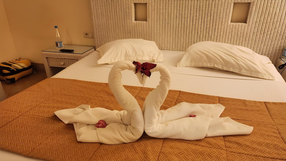 Room, Triple, Double Bed